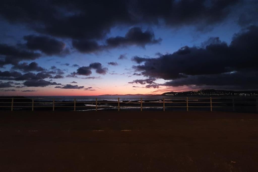 Welcome To The Beach House! Rhôs-on-Sea Buitenkant foto
